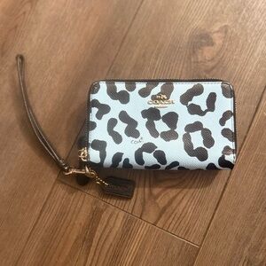 Coach Leopard Print Wristlet Wallet Zip Around Phone Case Brown Blue Signature
